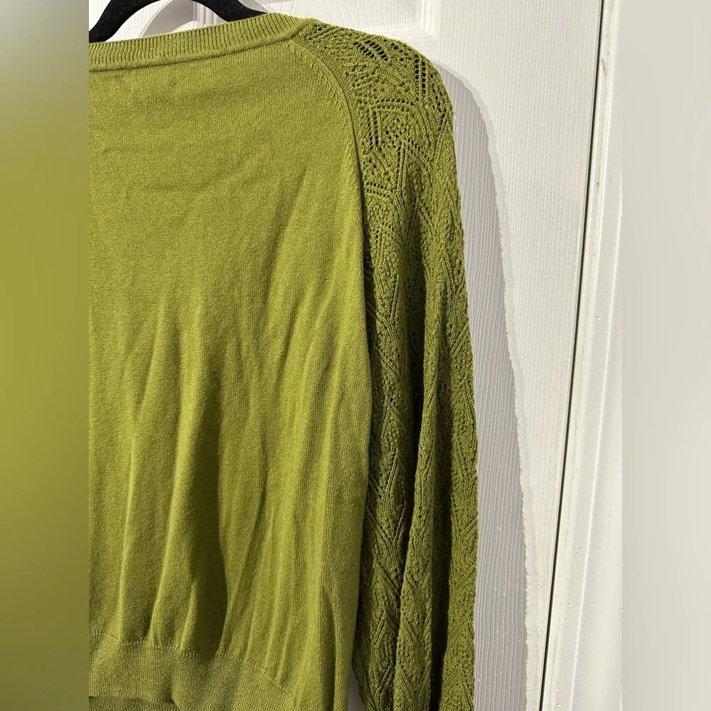 Garnet Hill Green Crew Neck Sweater with Cable Knit Sleeves (XS) - Picture 13 of 15